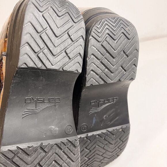 Dansko Snake Print Tiger Eye Nursing Clogs 41 - Picture 10 of 11